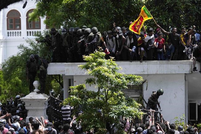 Sri Lanka in crisis: President flees and ire turns to PM | iNFOnews.ca