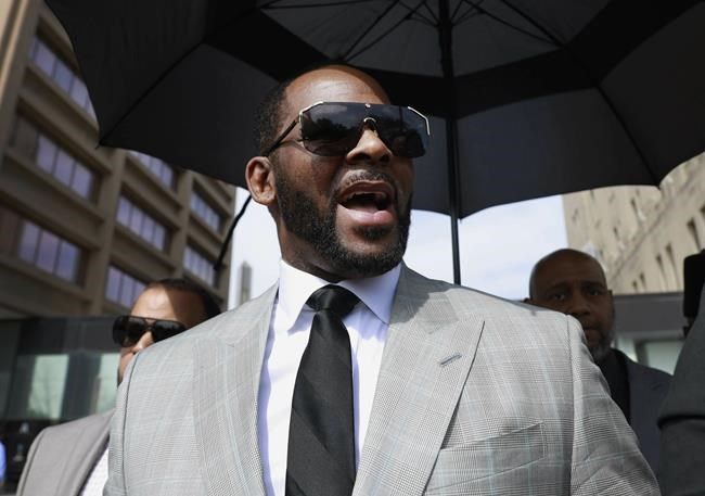 Disgraced R&B star R. Kelly back in Chicago for sex trial | iNFOnews.ca