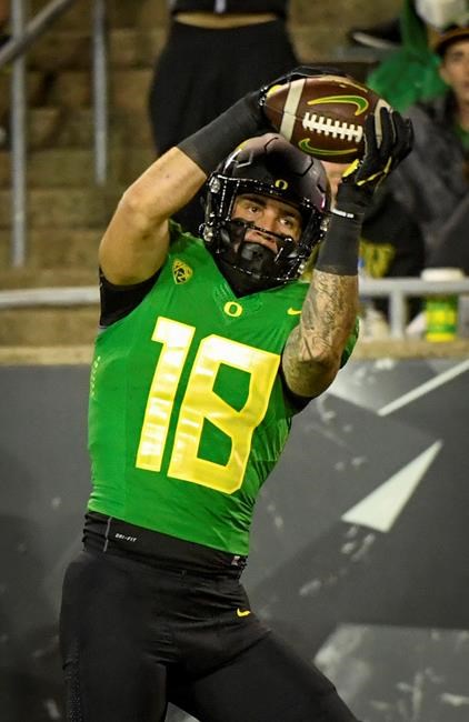 Oregon tight end, social media star, dies of head injury | iNFOnews.ca Oregon tight end, social media star, dies of head injury | iNFOnews.ca
