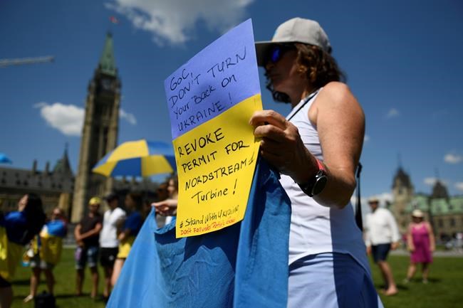 'Be brave like Ukraine': Stick to sanctions in turbine strife, protesters tell Canada | iNFOnews.ca 'Be brave like Ukraine': Stick to sanctions in turbine strife, protesters tell Canada | iNFOnews.ca