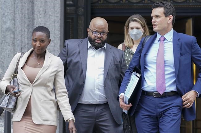 R. Kelly's manager faces trial over theater-emptying threat | iNFOnews.ca