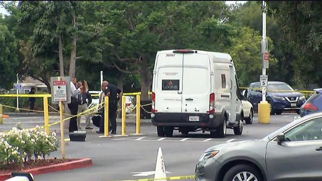 Robbers ambush armored vehicle in California, shoot guard | iNFOnews.ca