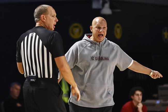 NCAA hoops leagues grapple with unequal pay for women's refs | iNFOnews.ca