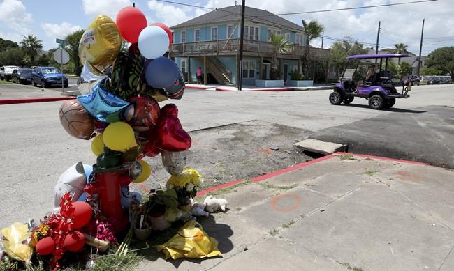 Grandfather, grandkids among 4 dead in Texas golf cart crash | iNFOnews.ca