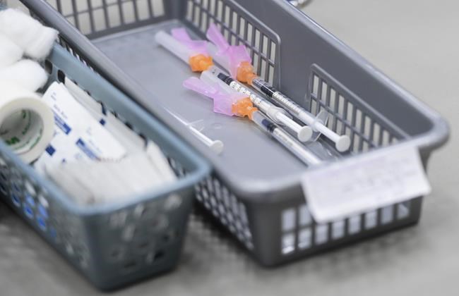 COVID-19 vaccine side-effects less likely in pregnant people, says study | iNFOnews.ca