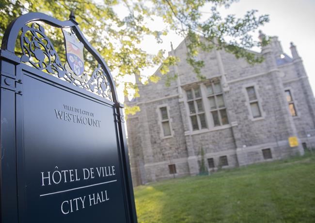 Quebec towns protecting right to serve residents in English after new language law | iNFOnews.ca