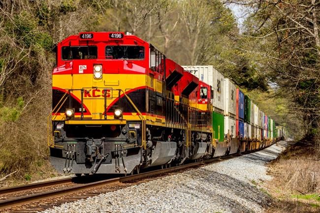 CP-KCS deal wins OK from foreign investment committee in U.S. | iNFOnews.ca CP355905823