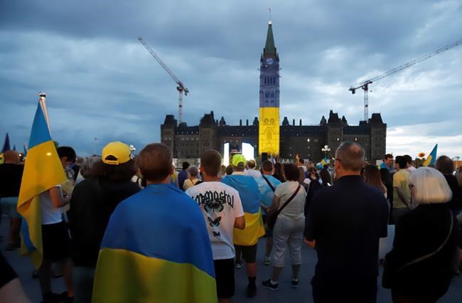 Parliament lit up in blue and yellow to mark Ukrainian Independence Day | iNFOnews.ca Parliament lit up in blue and yellow to mark Ukrainian Independence Day | iNFOnews.ca