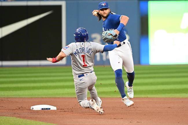 Teoscar Hernandez lifts Blue Jays over Cubs 5-3 to back Kevin Gausman's strong outing | iNFOnews.ca