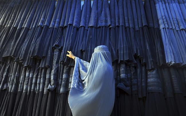 In video, Afghan woman accuses Taliban official of rape | iNFOnews.ca
