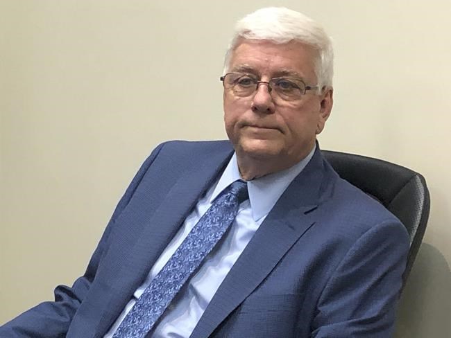 Judge dismisses official's lawsuit against Iowa governor | iNFOnews.ca