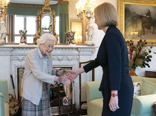 Queen Elizabeth II dead at 96 after 70 years on the throne | iNFOnews.ca
