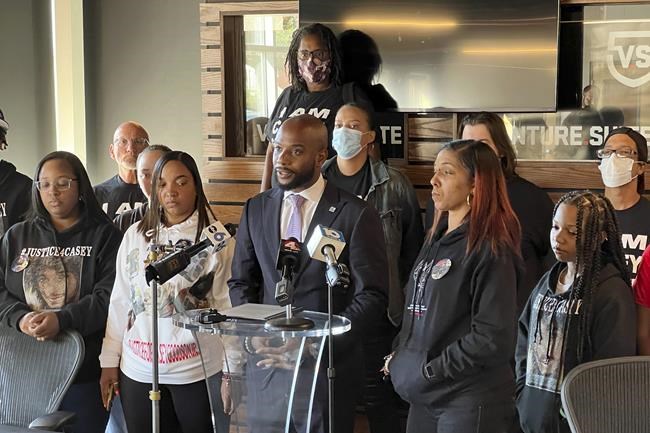 Slain man's family wants suit against Ohio deputy to proceed | iNFOnews.ca