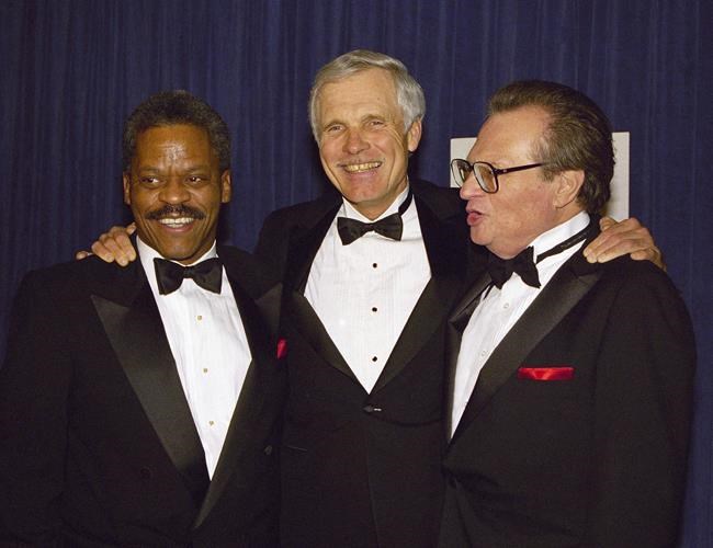 Bernard Shaw, CNN's 1st chief anchor, dies at 82 | iNFOnews.ca