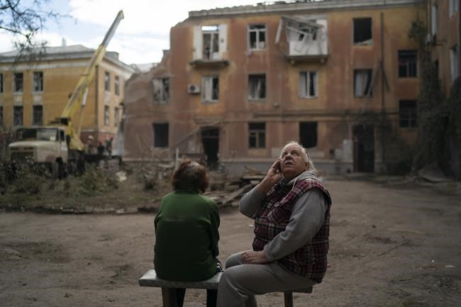 Nighttime rocket strikes spread fear in east Ukrainian city | iNFOnews.ca