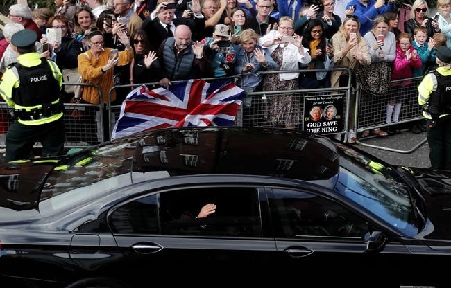 Casket of Queen Elizabeth II arrives at Buckingham Palace | iNFOnews.ca Casket of Queen Elizabeth II arrives at Buckingham Palace | iNFOnews.ca