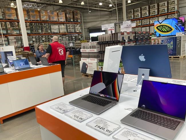 Retail sales up 0.3% in Aug. from July amid inflation | iNFOnews.ca