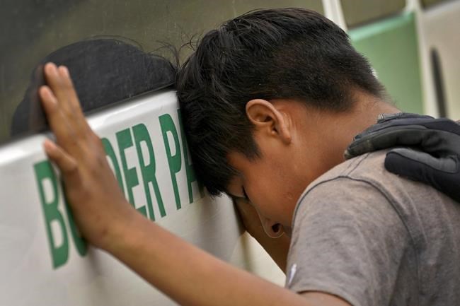 Pastor-led group seeks missing migrants in border desert | iNFOnews.ca