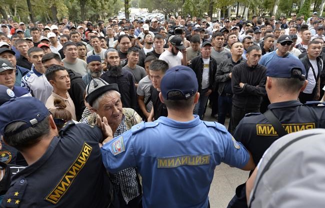 2 killed, scores wounded in clashes on Kyrgyz-Tajik border | iNFOnews.ca