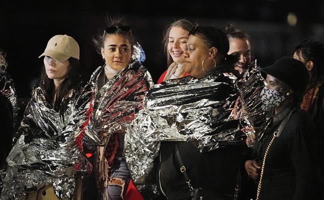 Queen's 8 grandchildren hold silent vigil beside her coffin | iNFOnews.ca