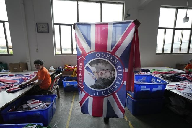 Chinese factory churns out British flags after queen's death | iNFOnews.ca Chinese factory churns out British flags after queen's death | iNFOnews.ca
