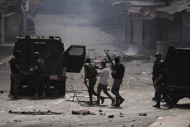 Palestinian forces clash with gunmen; woman killed in Israel | iNFOnews.ca