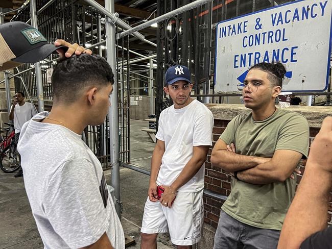 As shelters fill, NYC weighs tents to house migrants | iNFOnews.ca
