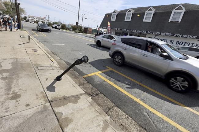 Official: 2 killed amid crashes during pop-up NJ car rally | iNFOnews.ca