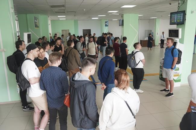 Over 194,000 Russians flee call-up to neighboring countries | iNFOnews.ca Over 194,000 Russians flee call-up to neighboring countries | iNFOnews.ca