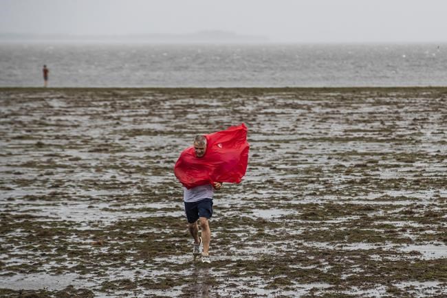 Ian swamps southwest Florida, trapping people in homes | iNFOnews.ca Ian swamps southwest Florida, trapping people in homes | iNFOnews.ca