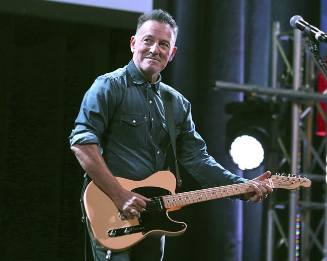 Springsteen takes on Temptations, Supremes, Four Tops | iNFOnews.ca