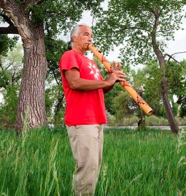 Acclaimed Native American flute player, hoop dancer has died | iNFOnews.ca