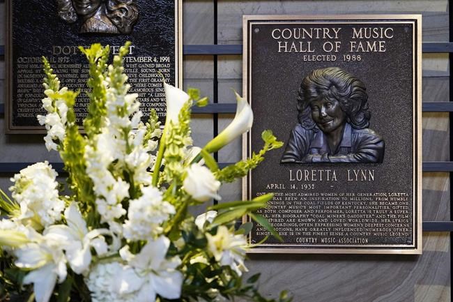 Loretta Lynn, coal miner's daughter and country queen, dies | iNFOnews.ca