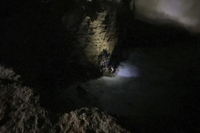 At least 15 dead as 2 migrant boats sink in Greek waters | iNFOnews.ca CP1922992687