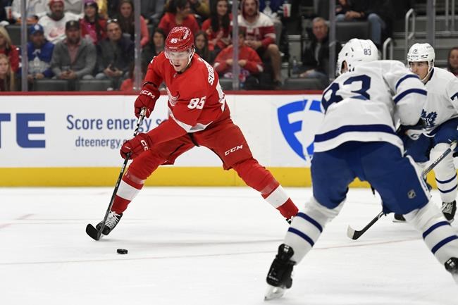 Red Wings rally to dump visiting Maple Leafs 4-2 in pre-season tilt | iNFOnews.ca