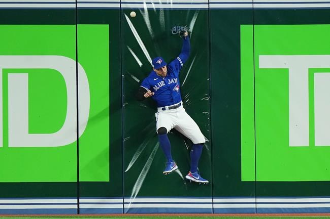 George Springer carted off field in Blue Jays' 10-9 wild card loss to Mariners | iNFOnews.ca
