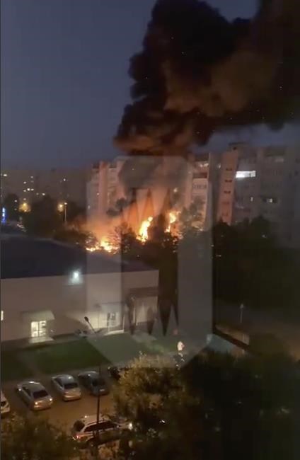 Russian warplane crashes near apartment building, killing 13 | iNFOnews.ca