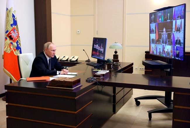 Putin tightens grip on Ukraine and Russia with martial law | iNFOnews.ca Putin tightens grip on Ukraine and Russia with martial law | iNFOnews.ca