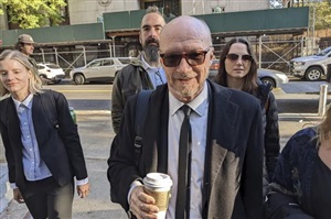 Rape accuser testifies against filmmaker Paul Haggis | iNFOnews.ca CP663128773