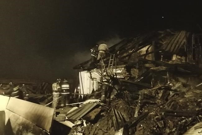 Russian warplane falls on building in Siberia; 2 pilots die | iNFOnews.ca