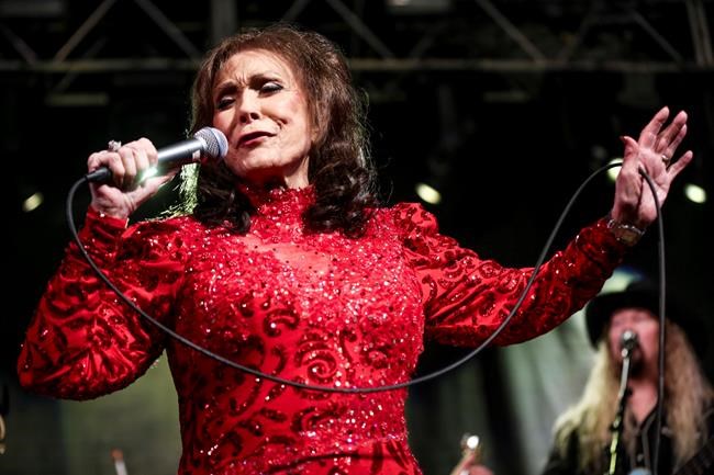 CMA Awards to open with a tribute to the late Loretta Lynn | iNFOnews.ca