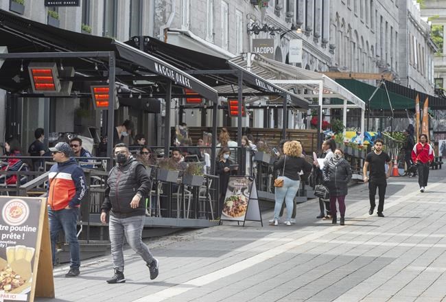 Restaurants hope for holiday boom, but looming recession causes concern | iNFOnews.ca