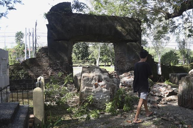 Strong quake injures dozens, shuts north Philippine airport | iNFOnews.ca Strong quake injures dozens, shuts north Philippine airport | iNFOnews.ca
