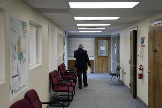 Hand vote count stops, but Nevada county vows to try again | iNFOnews.ca