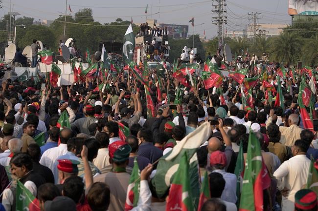 Pakistani ex-PM Khan, supporters start march to Islamabad | iNFOnews.ca