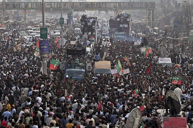 Pakistan lays to rest journalist killed in ex-PM Khan march | iNFOnews.ca