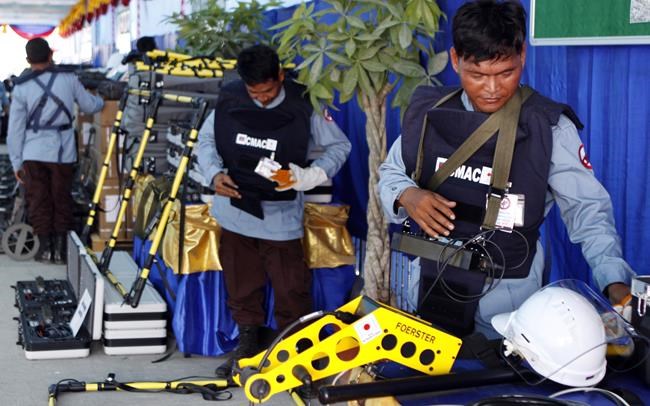 Cambodia to send deminers to help train Ukrainians | iNFOnews.ca CP496386161