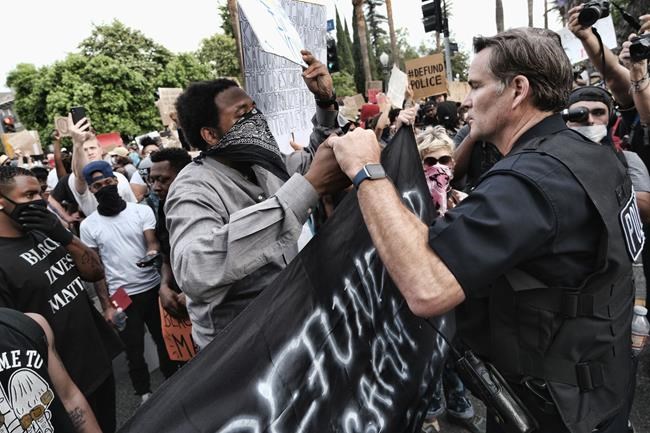 LAPD captain's allegiances probed in tipoff to CBS exec | iNFOnews.ca