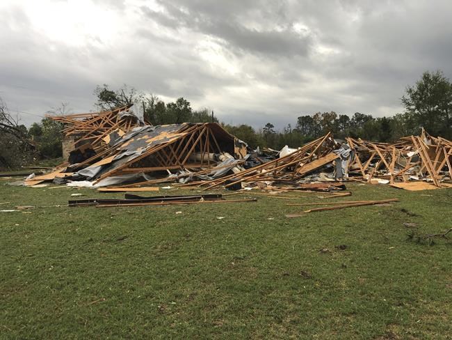 1 dead, dozens hurt as tornadoes hit Texas and Oklahoma | iNFOnews.ca