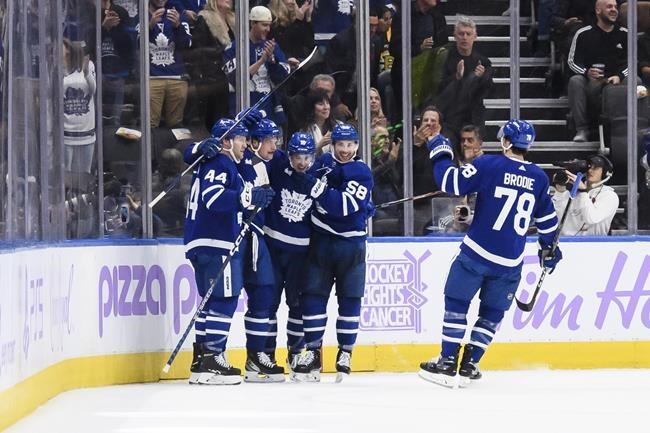 Matthews scores twice to lead Leafs over Bruins; Samsonov leaves with knee injury | iNFOnews.ca